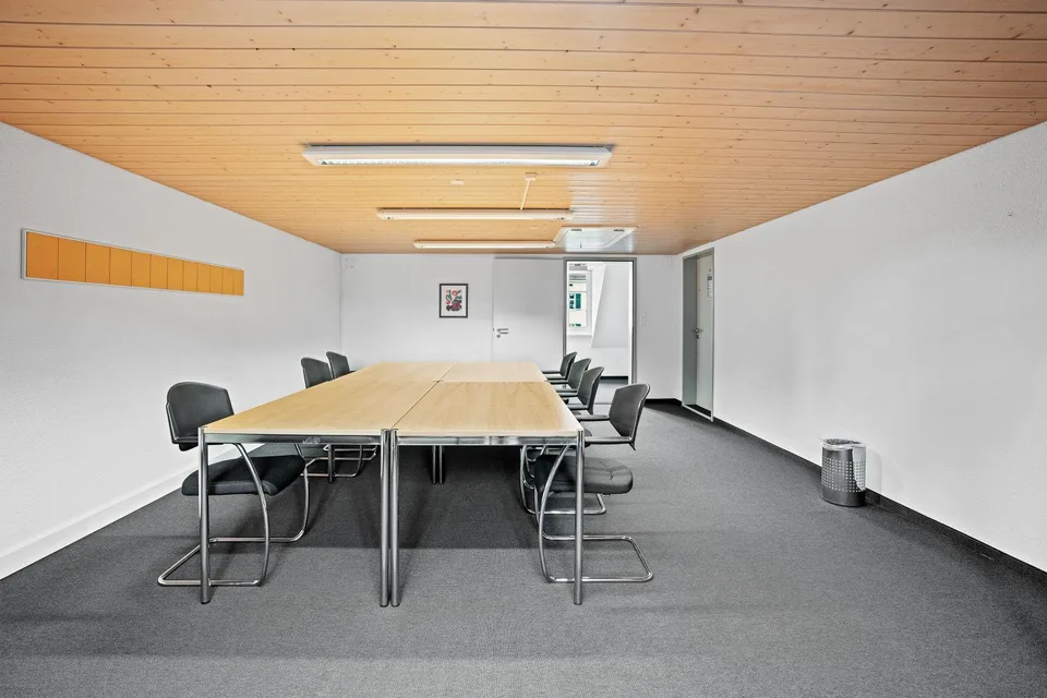 Büro-/Praxisflächen