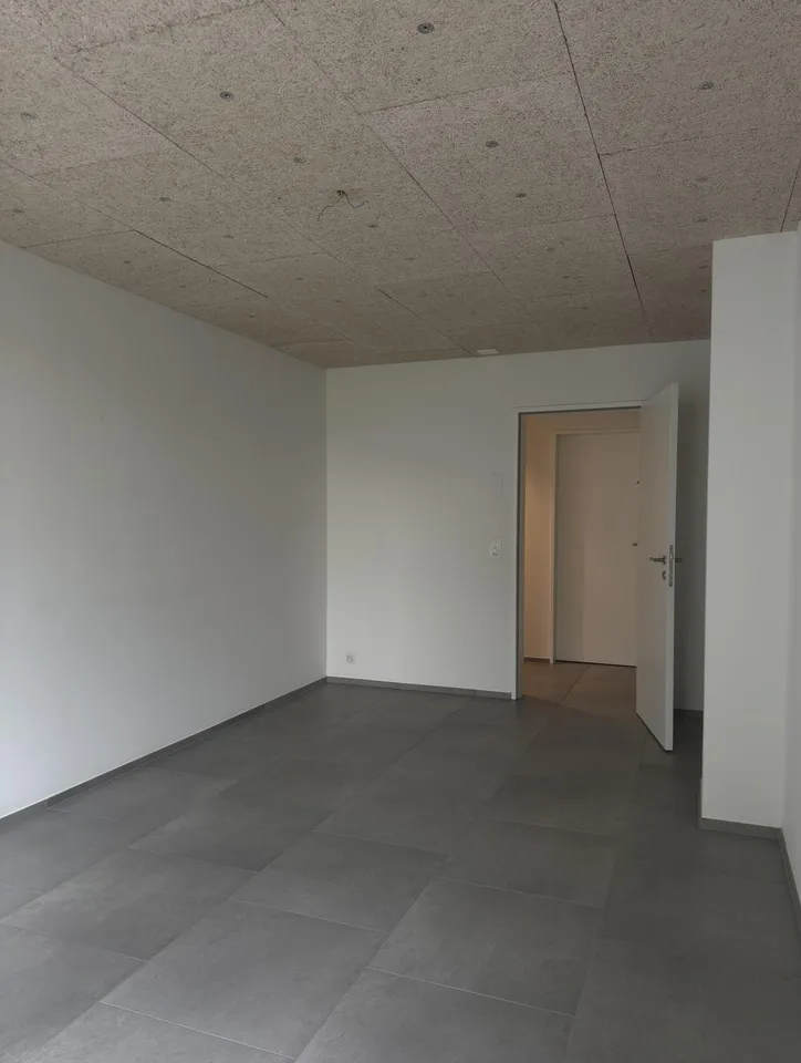Grosszügiger Hobbyraum mit viel Licht