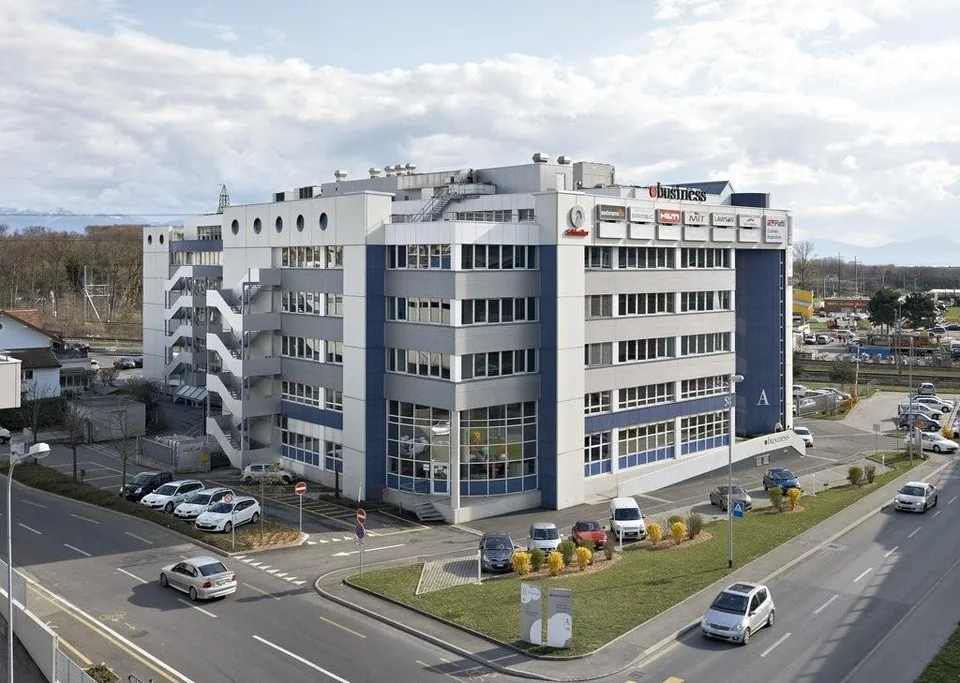 Bureaux proches de l'autoroute A1 et de la gare CFF