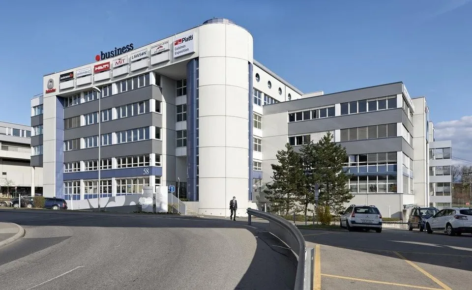 Bureaux proches de l'autoroute A1 et de la gare CFF