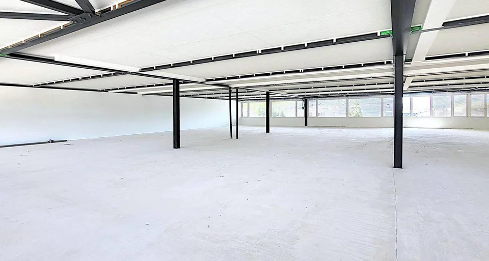"Jetzt auch ab 240 m2 - ebenerdige Gewerbeflächen in Root!"