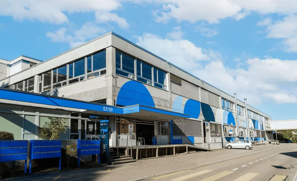 "Lagerhalle im EG - gut 4.6 m Deckenhöhe und 1'000 kg Bodenlast - 1...