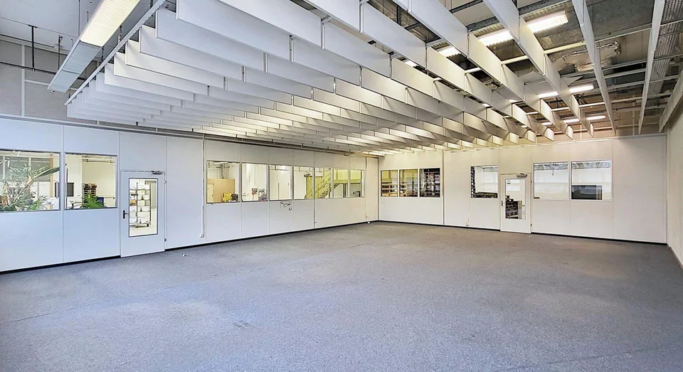 "Lagerhalle im EG - gut 4.6 m Deckenhöhe und 1'000 kg Bodenlast - 1...