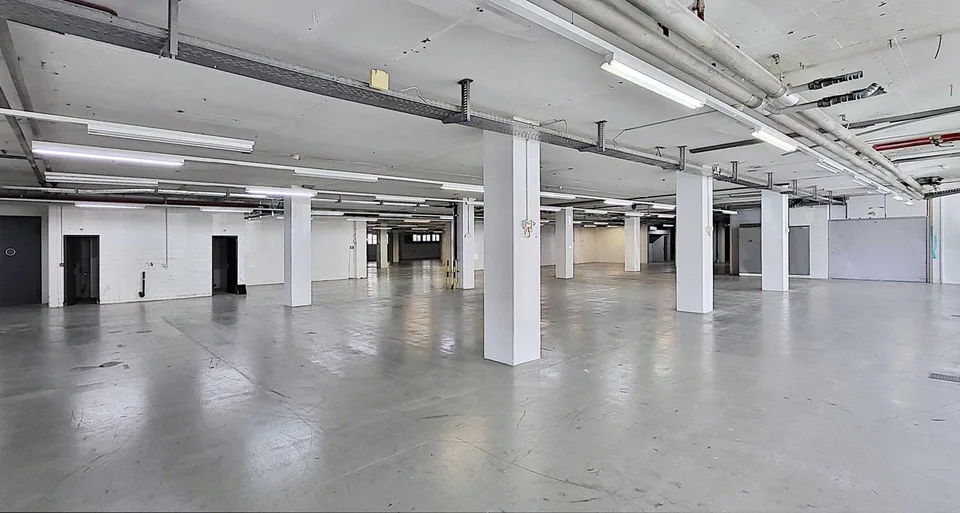 "Jetzt auch Teilflächen ab ca. 600 m2 - Lagerflächen in Egg b. Züri...