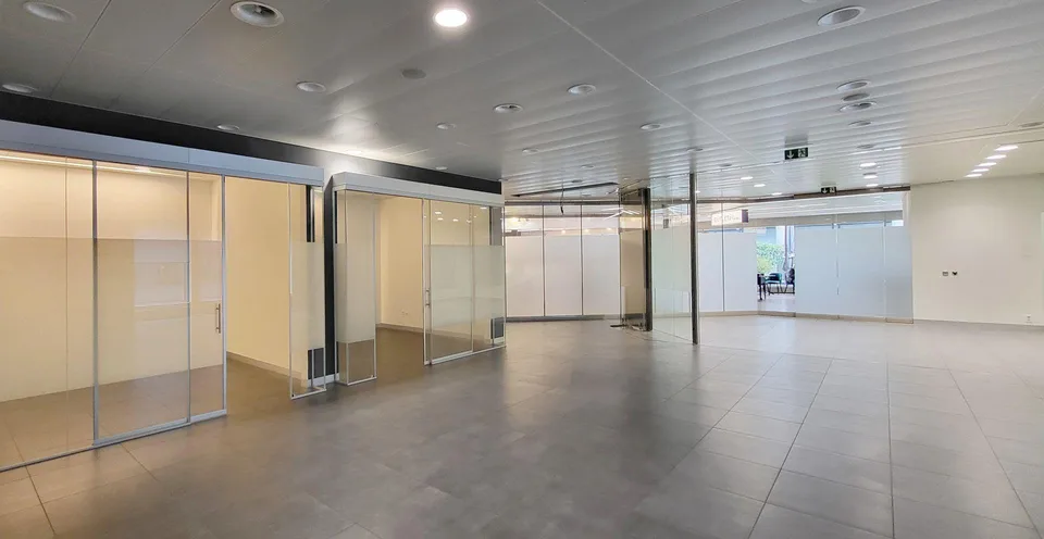 "Zentrale EG-Fläche direkt neben der Post!"