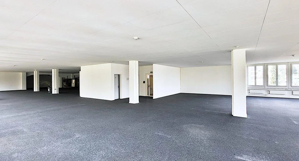 "Neue Teilflächen - voll ausgebaute Bürofläche - ca. 620 m2!"