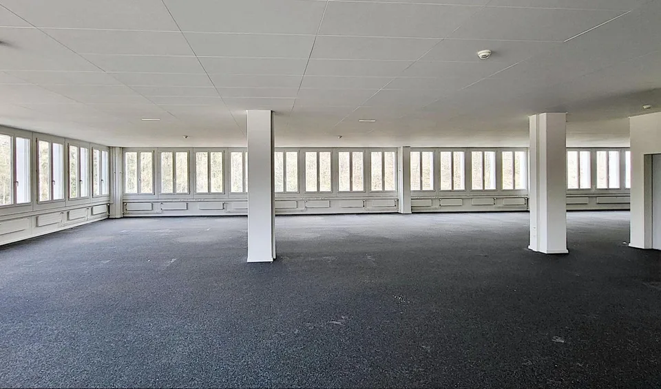 "Neue Teilflächen - voll ausgebaute Bürofläche - ca. 620 m2!"