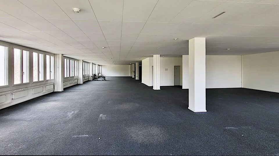 "Neue Teilflächen - voll ausgebaute Bürofläche - ca. 620 m2!"