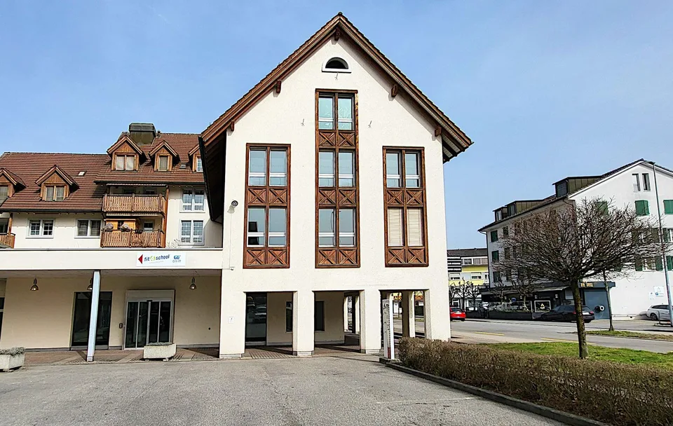 Dienstleistungs-/Verkaufsfläche in unmittelbarer Nähe zum Parkplatz...