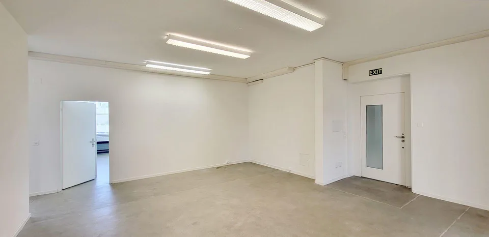 "Bezugsfertige Gewerbefläche mit 1'000 kg/m² Bodenlast!" – foto 8 di 15