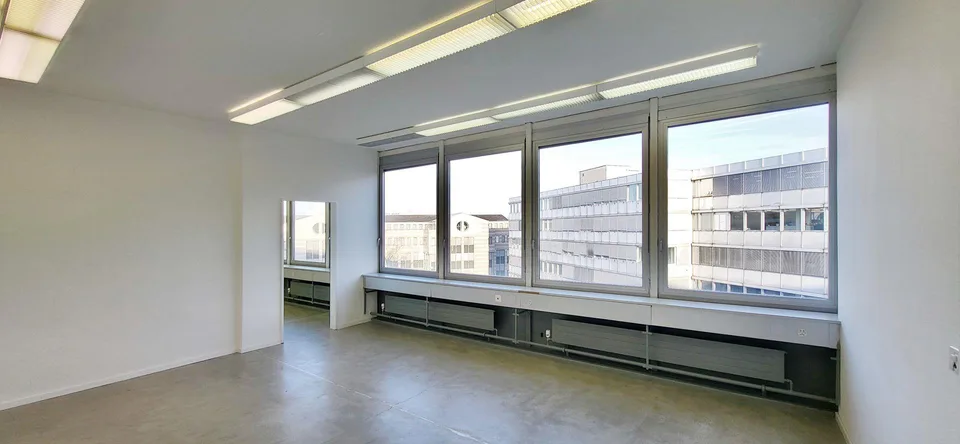 "Bezugsfertige Gewerbefläche mit 1'000 kg/m² Bodenlast!"