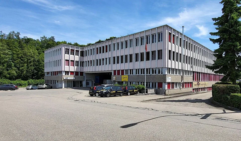 "Sehr helle Gewerbefläche im 1.OG direkt bei Warenlift!"