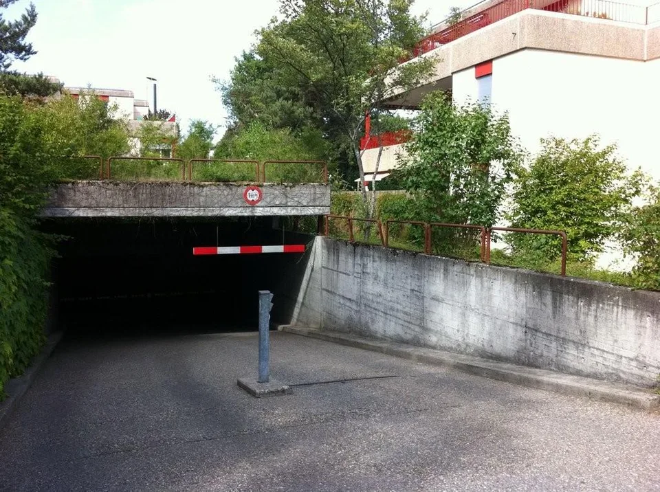 Einstellhallenplätze in Lyss zu vermieten
