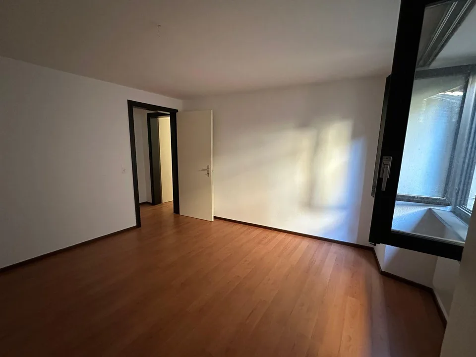 Charmante 2.5-Zimmer-Duplexwohnung mit Atelier/Studio im Dorfzentru... – Foto 6 von 6