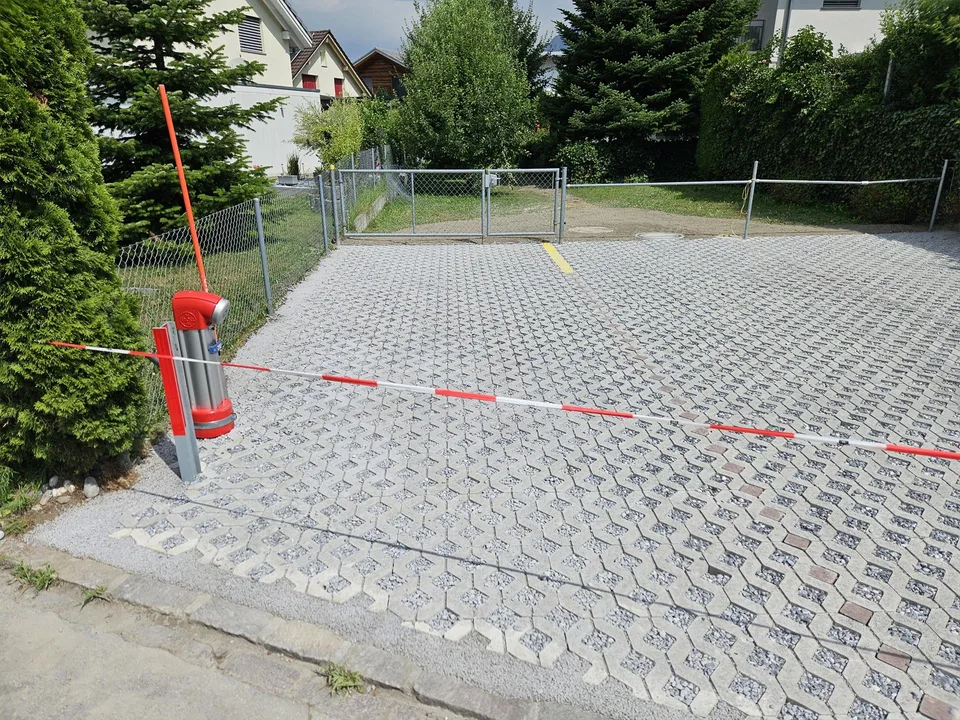 Parkplatz für Wohnmobil, Wohnwagen, Boot, Anhänger, Auto mit 230/400 V
