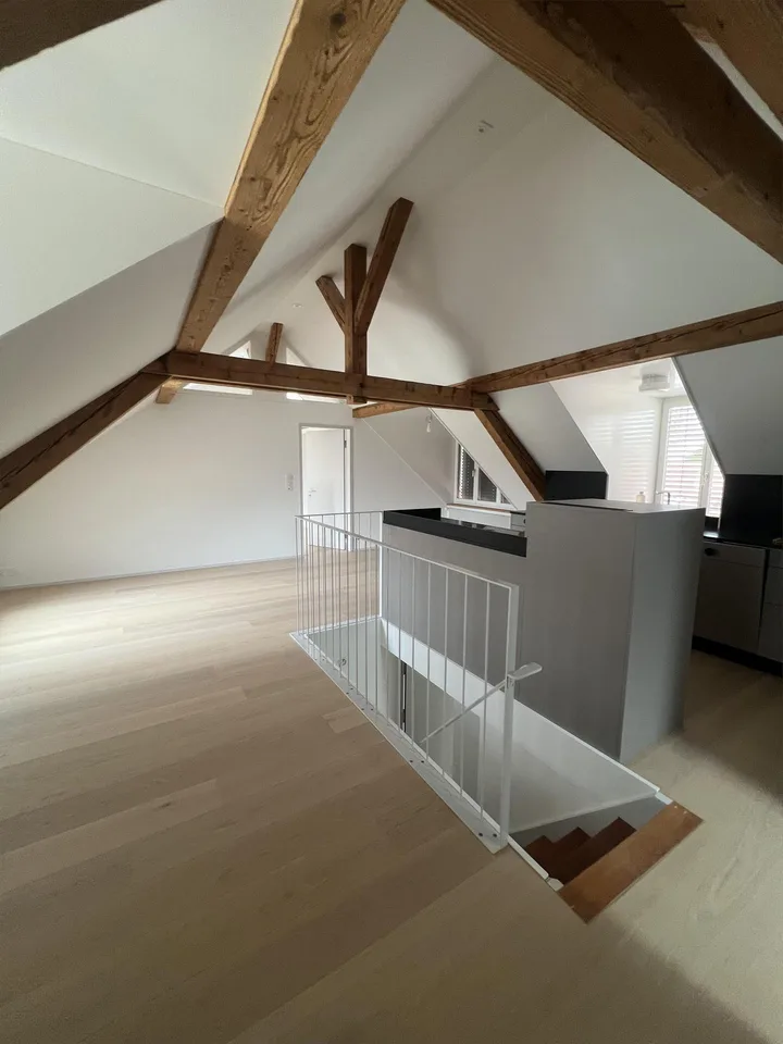 Neue 2.5-Zimmer-Dachwohnung mit freie Blick auf die Alpen