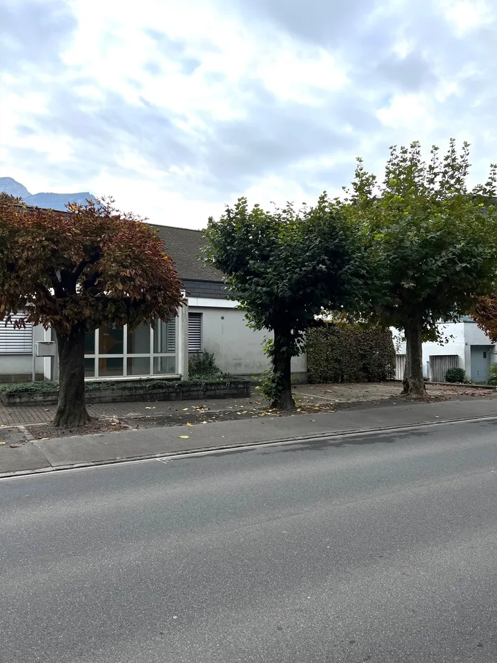 Autoabstellplätze an zentraler Lage zu vermieten