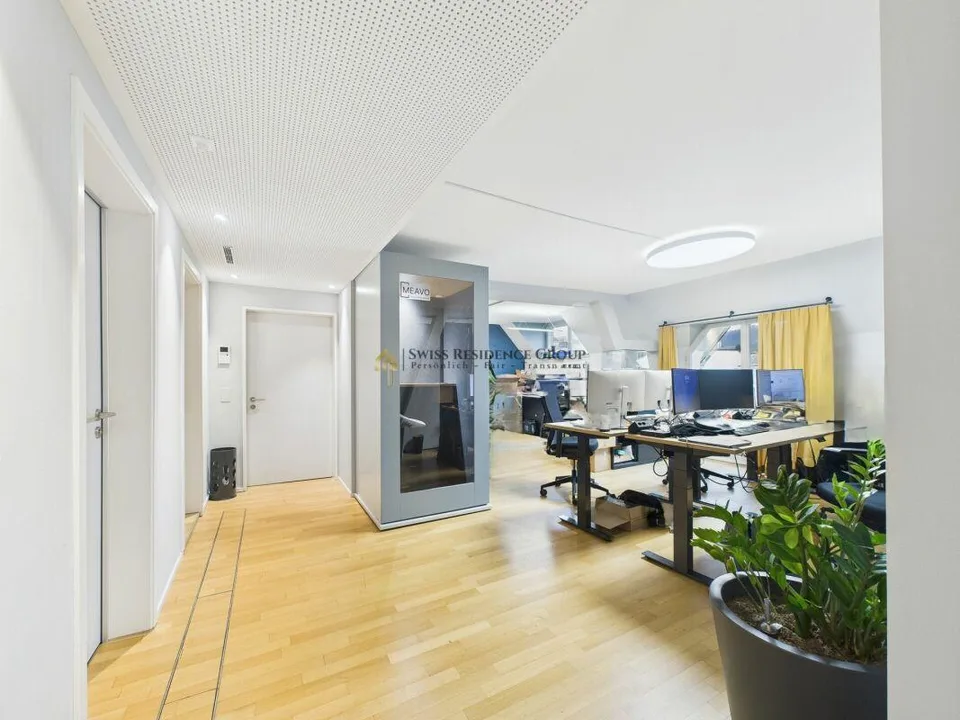 Zentrales Office über zwei Etagen - modern ausgestattet mit Blick ü...