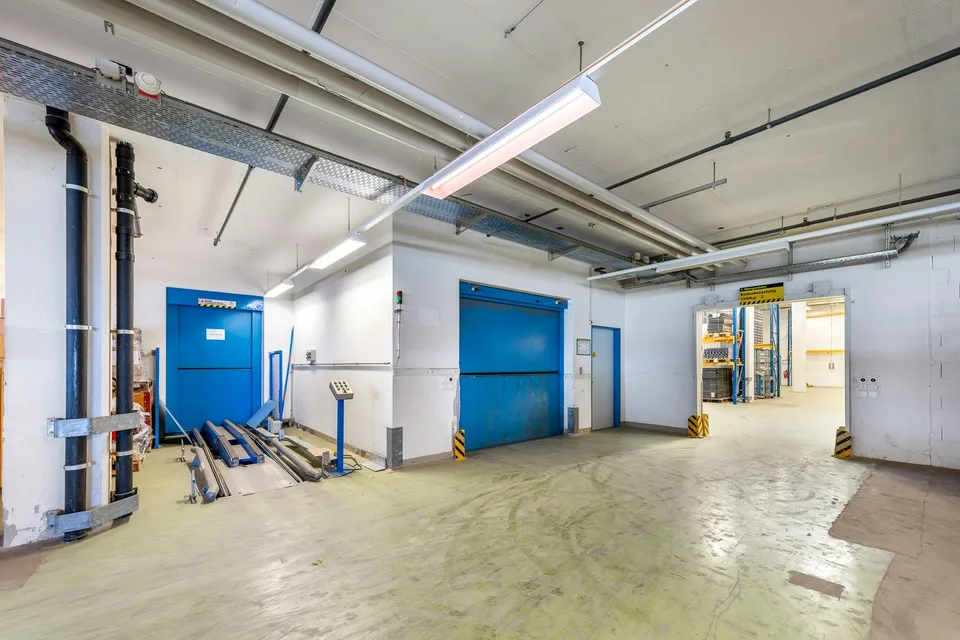Bis zu 20'000 m² Lager-/Logistikflächen | Rampen | 130 PP | verfügb... – Foto 10 von 13