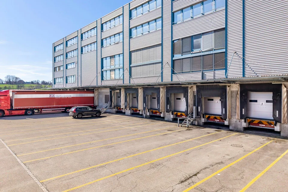 Bis zu 20'000 m² Lager-/Logistikflächen | Rampen | 130 PP | verfügb...