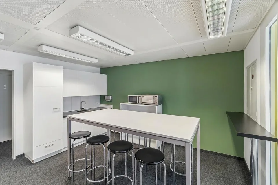 462 m² Bürofläche in Seenähe! – foto 7 di 12