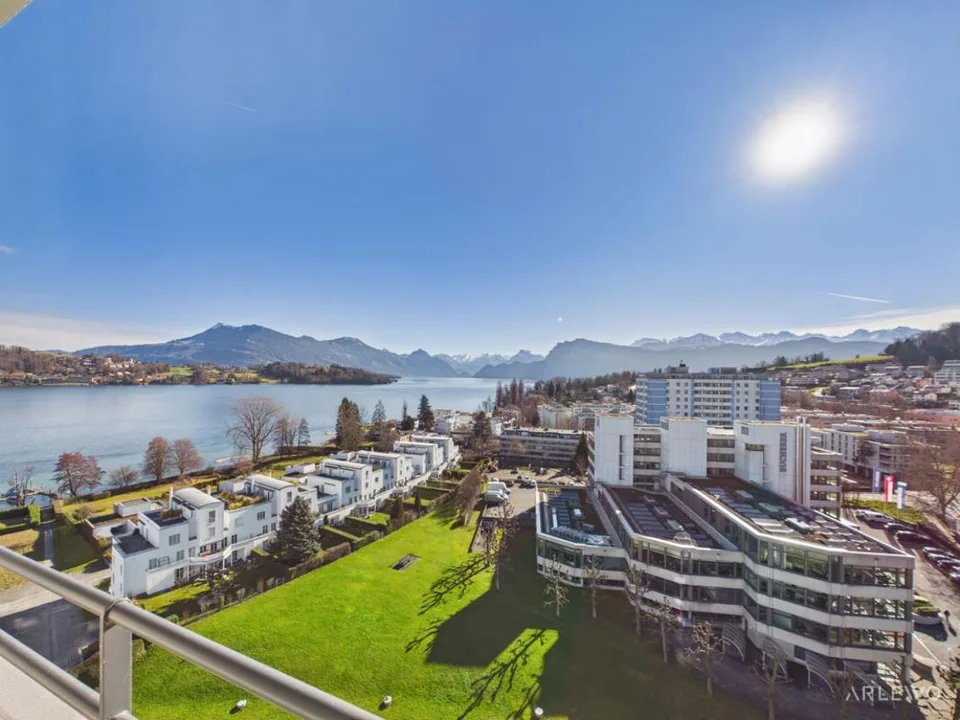 Wohnen mit Sicht auf den See und die Berge