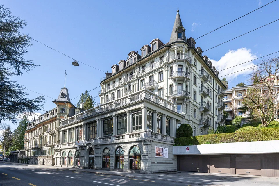 Charmante Altbauwohnung mit traumhaften See- und Bergblick