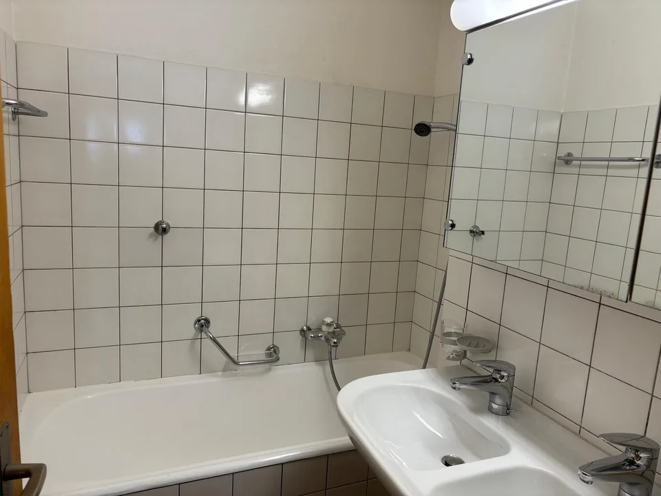 befristete 6-Zimmer-Attikawohnung mit Gemeinschaftspool