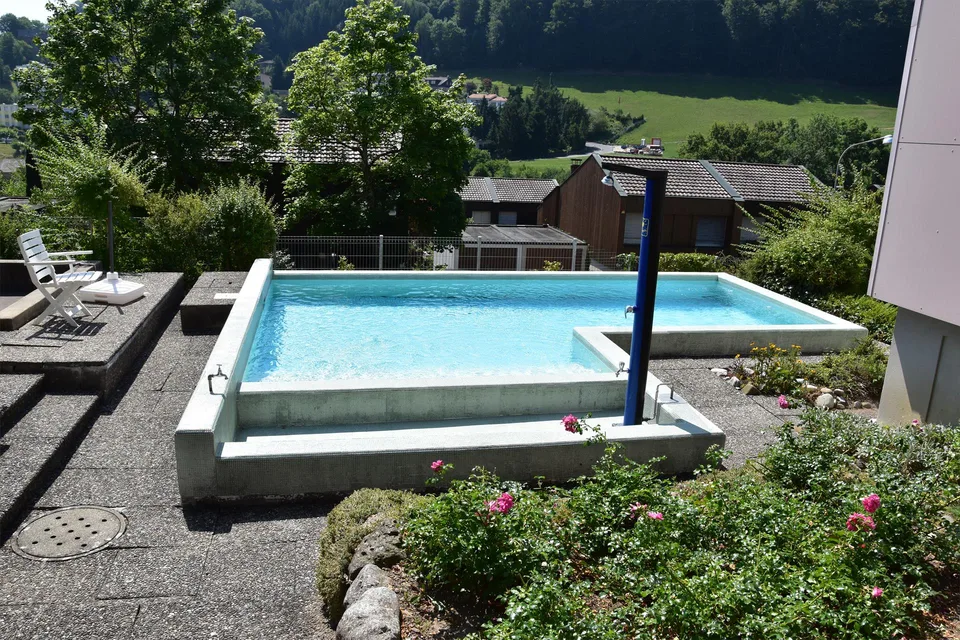 befristete 6-Zimmer-Attikawohnung mit Gemeinschaftspool