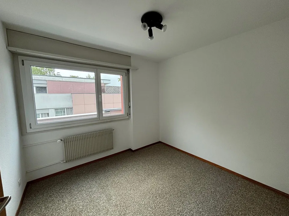 befristete 6-Zimmer-Attikawohnung mit Gemeinschaftspool