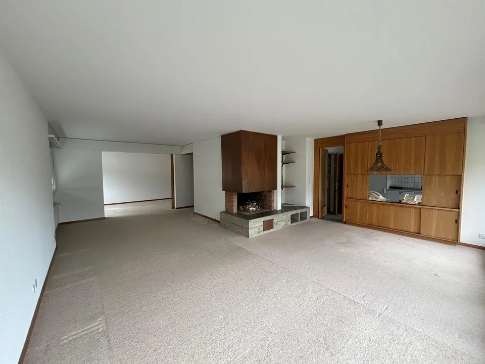 befristete 6-Zimmer-Attikawohnung mit Gemeinschaftspool