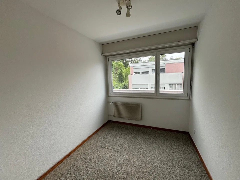 befristete 6-Zimmer-Attikawohnung mit Gemeinschaftspool