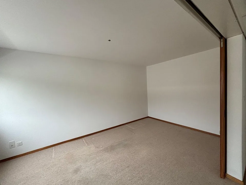 befristete 6-Zimmer-Attikawohnung mit Gemeinschaftspool
