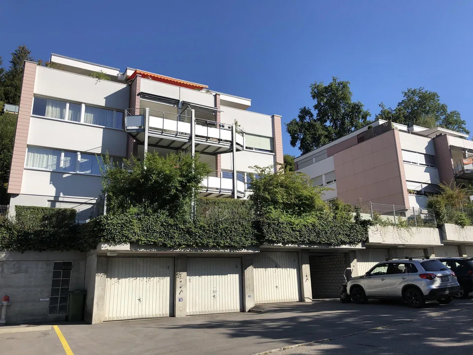 befristete 6-Zimmer-Attikawohnung mit Gemeinschaftspool