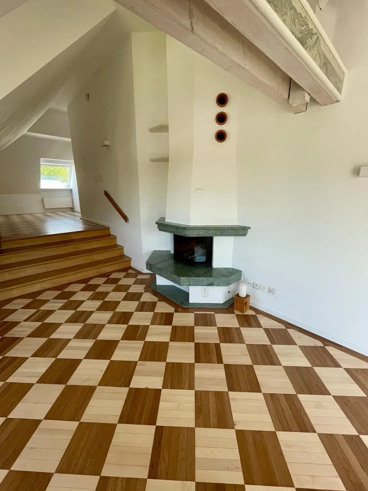 Aussergewöhnliche Dachwohnung mit Galerie-Charakter & Cheminée