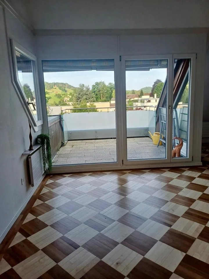 Aussergewöhnliche Dachwohnung mit Galerie-Charakter & Cheminée