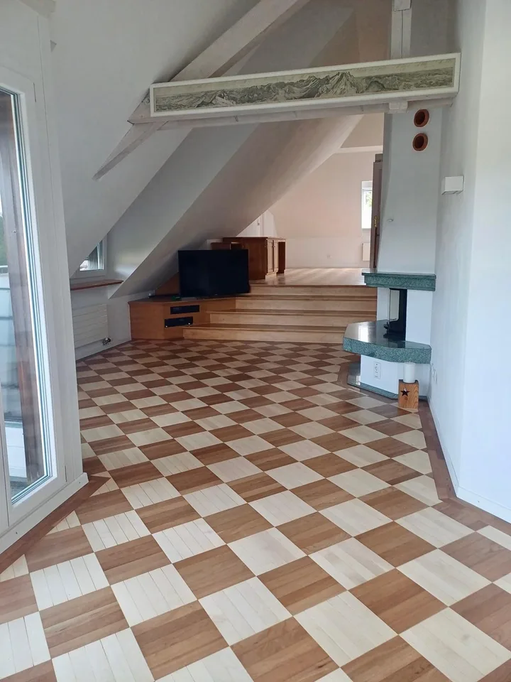 Aussergewöhnliche Dachwohnung mit Galerie-Charakter & Cheminée