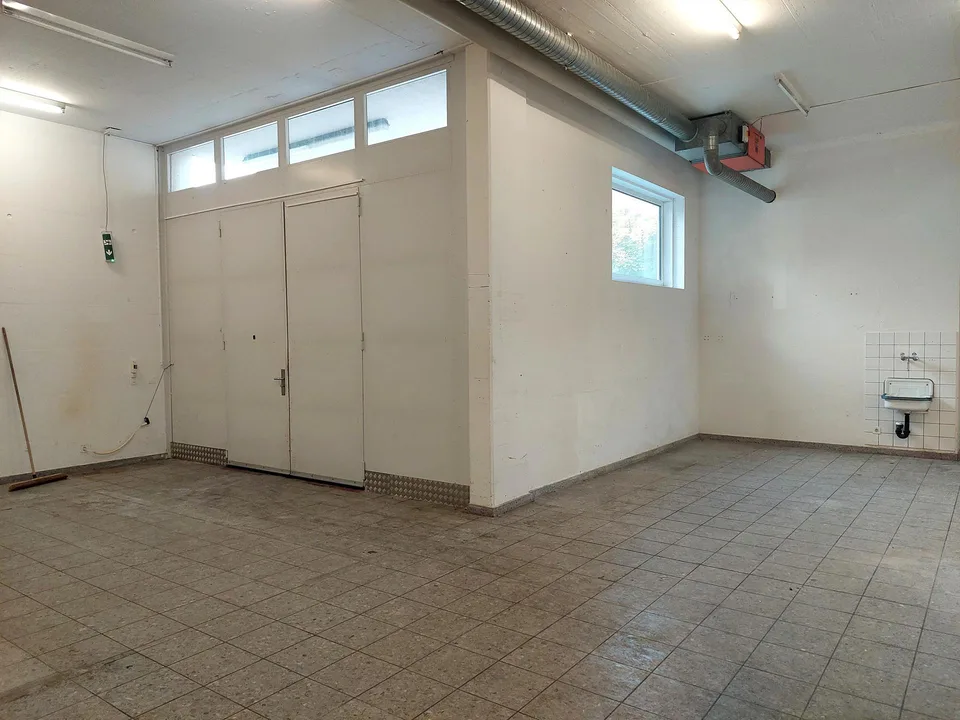 Grosszügige Gewerbefläche im zentralen Burgzentrum zu vermieten!