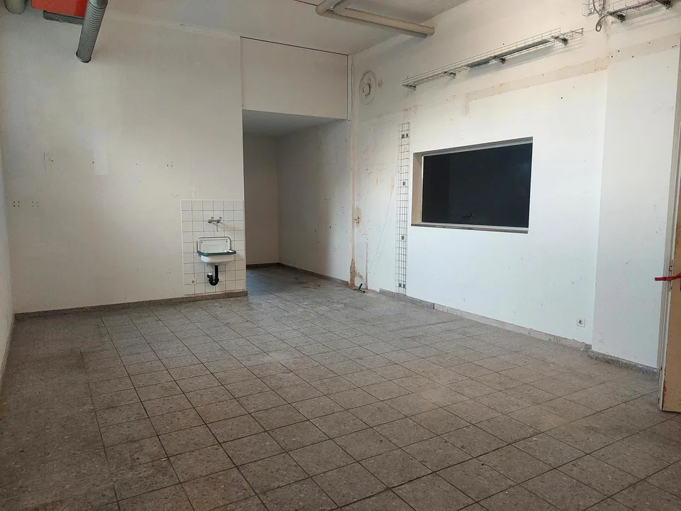 Grosszügige Gewerbefläche im zentralen Burgzentrum zu vermieten! – photo 6 of 10