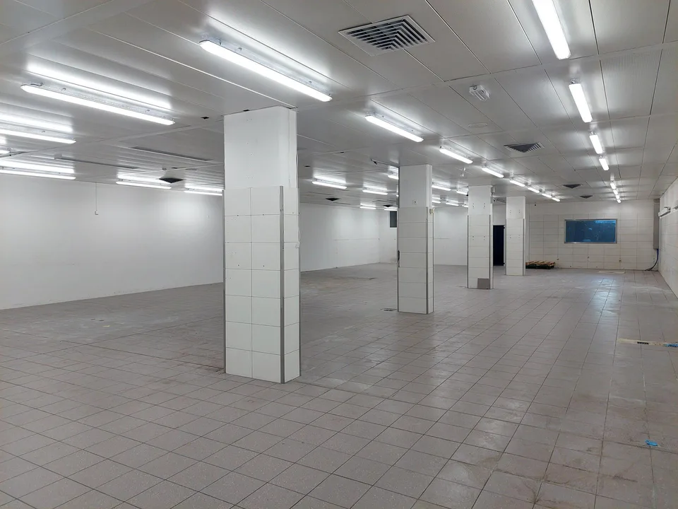 Grosszügige Gewerbefläche im zentralen Burgzentrum zu vermieten!
