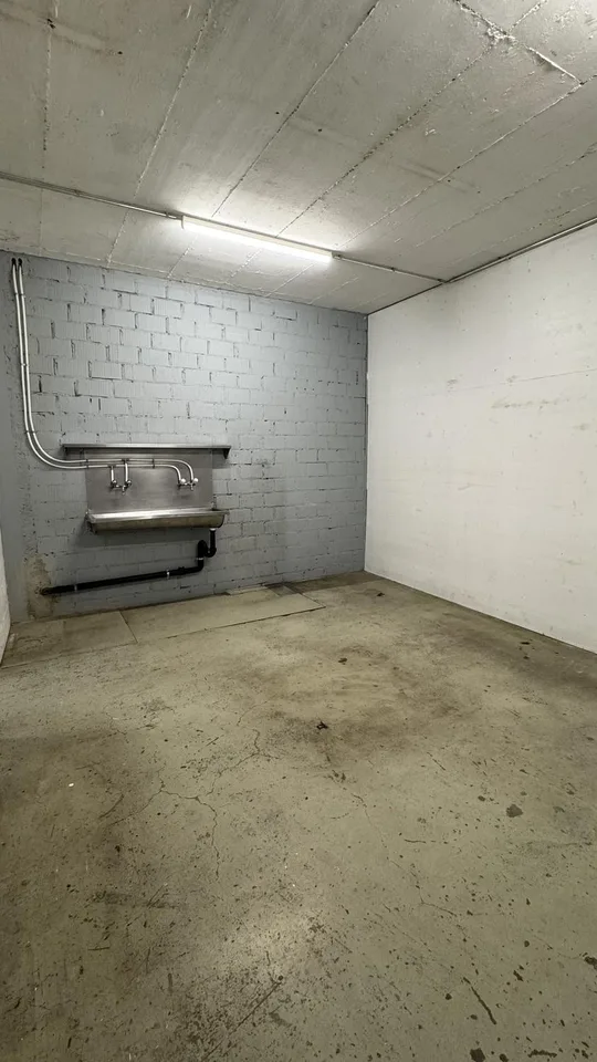 Raum für Ihren Betrieb 505 m² Gewerbefläche mit Laderampe in Kehrsatz – photo 12 of 13
