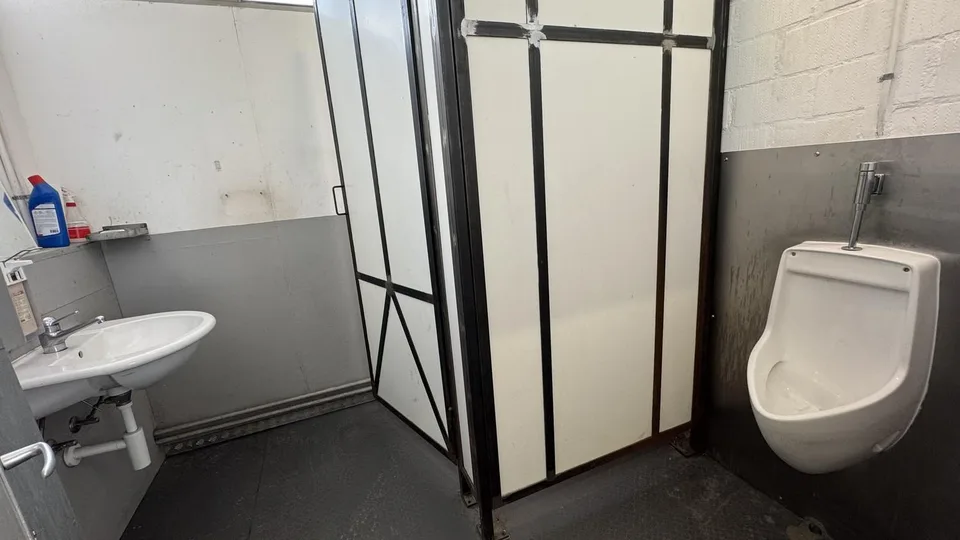 Raum für Ihren Betrieb 505 m² Gewerbefläche mit Laderampe in Kehrsatz – photo 9 of 13