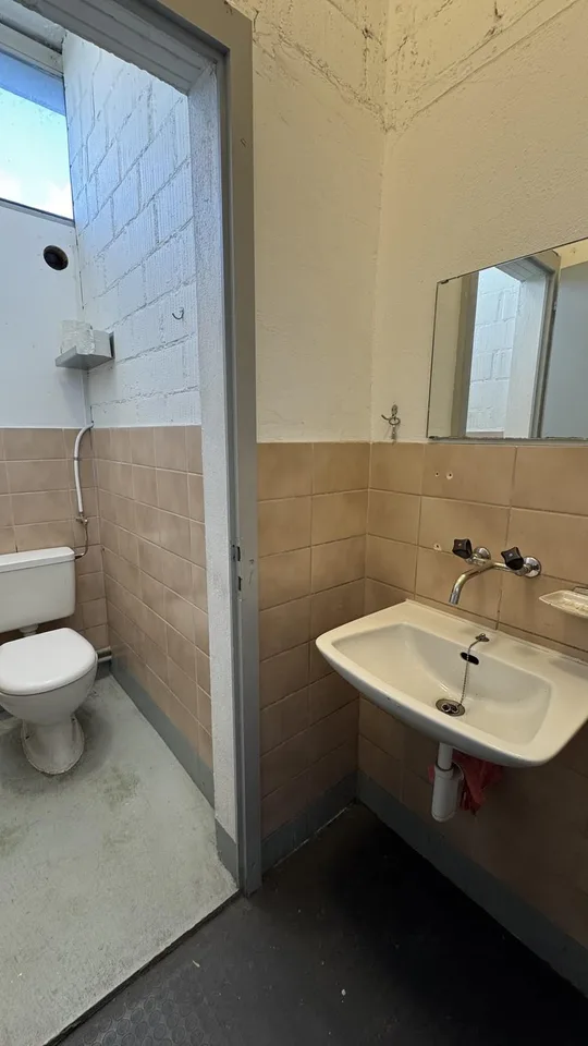 Raum für Ihren Betrieb 505 m² Gewerbefläche mit Laderampe in Kehrsatz – photo 8 of 13