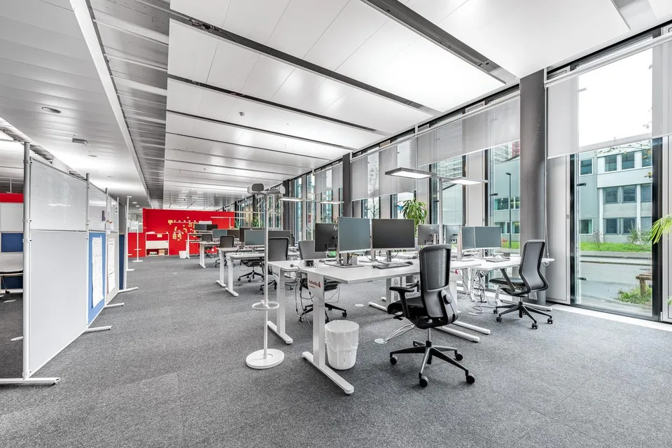 Flächen von 490 - 980 m² | Ausgebaute Büroflächen am Bahnhof Stettbach – Foto 3 von 6