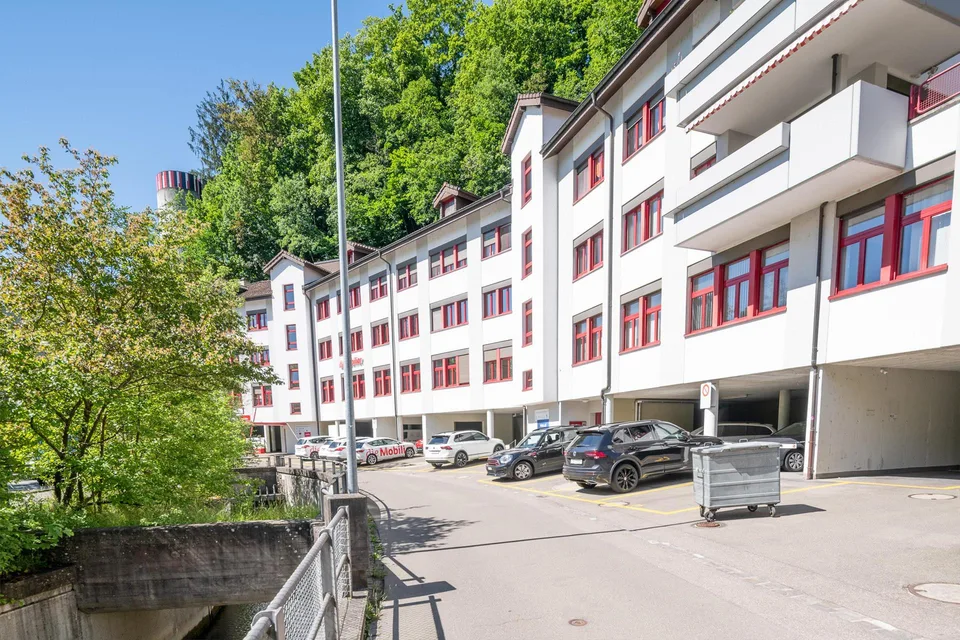 Lichtdurchflutete Gewerberäume an zentraler Lage zu vermieten