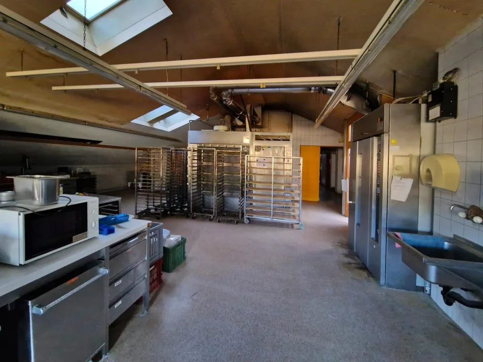 290 m² Gewerbefläche mit Entwicklungspotenzial im Industriegebiet