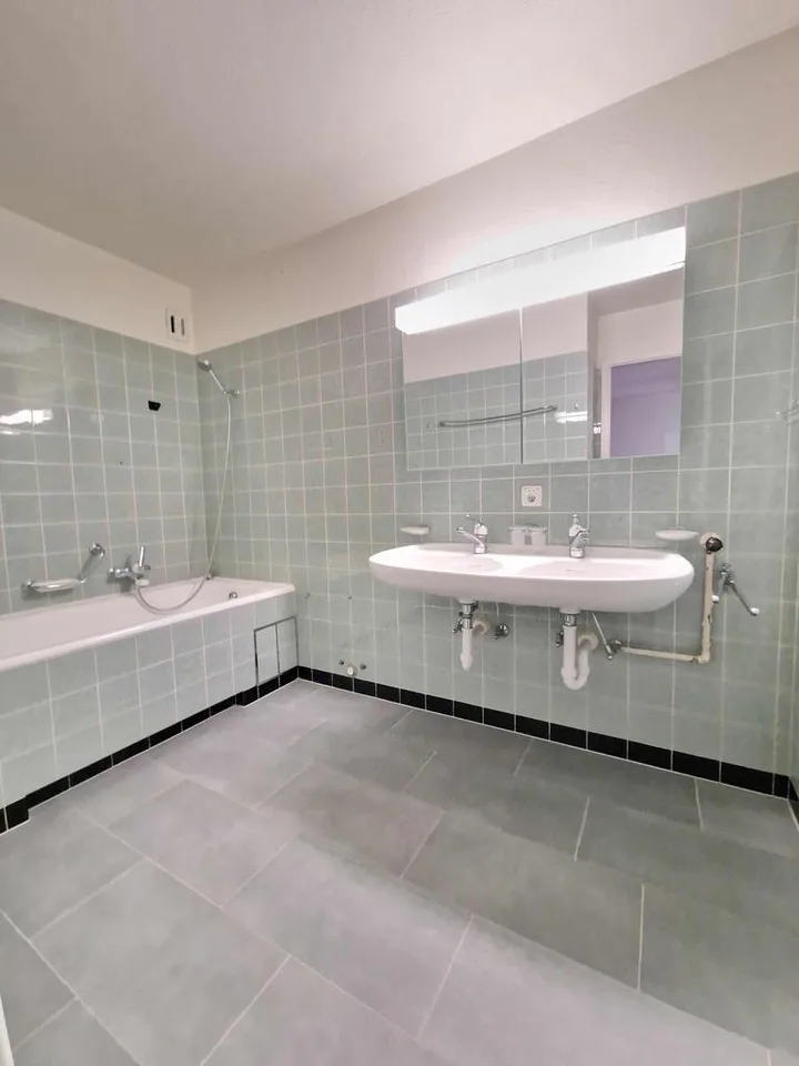 Grosszügige 3-Zimmerwohnung nähe Neubad Tramstation