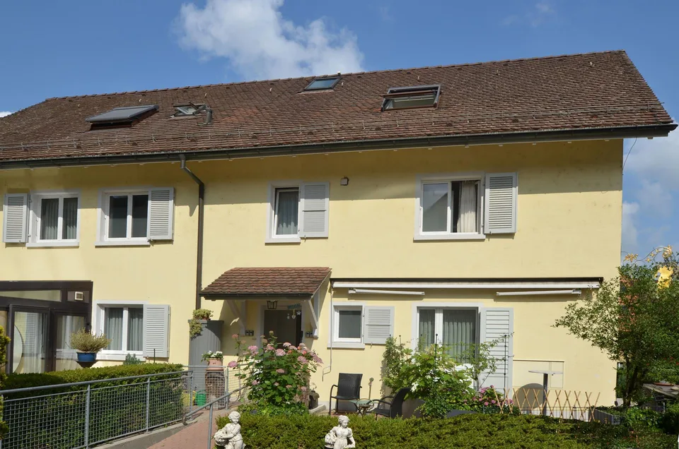 möbiliertes Büro-/Praxisraum mit Bad – ideal für Selbstständige