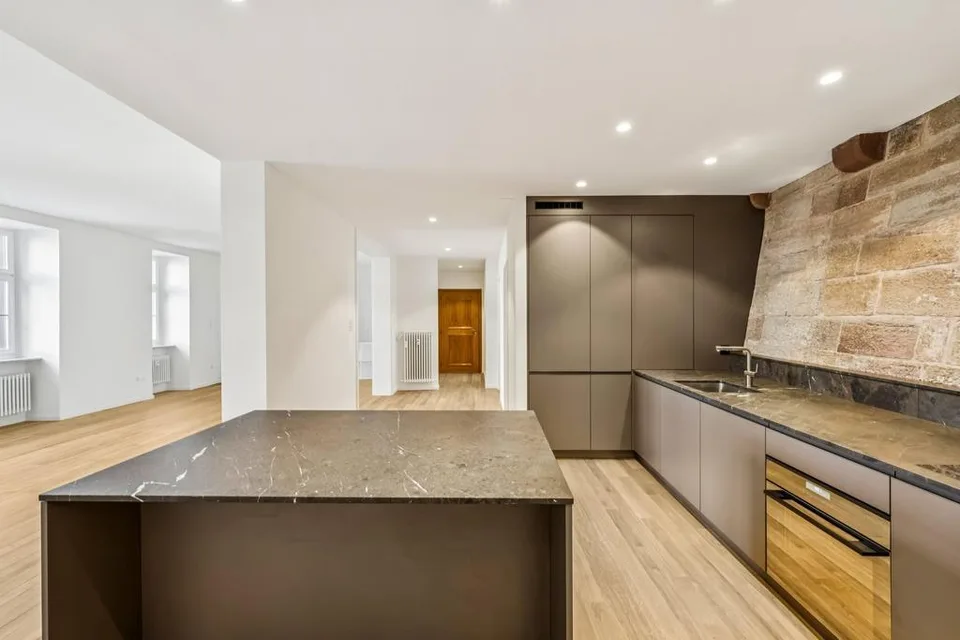 Wohnung im modernen Altbaustil mit Blick auf den Basler Rhein