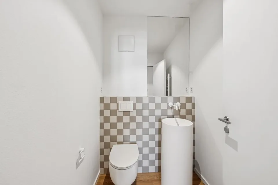 Wohnung im modernen Altbaustil mit Blick auf den Basler Rhein